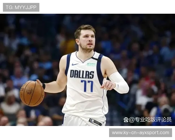 东契奇篮下扛着对抗硬打成功，独行侠打出血性